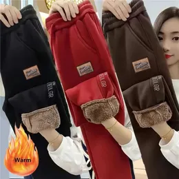 Calças femininas capris mulheres inverno lambwool sweatpants mulheres casuais quentes haren calças grossas de pelúcia veludo neve jogger baggy pantalones tamanho grande 4xl 231128