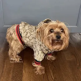 Abbigliamento per cani di marca Abbigliamento per cani di lusso Classico modello di lettera jacquard Giacca invernale per cani Cappotto con cappuccio per animali Bulldog Teddy Chihuahua Cucciolo Abbigliamento per cani di grossa taglia Khaki A161