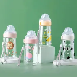 Butelki dla niemowląt# Śliczna kreskówka plastikowa butelka do smoczku słoma kubek odpowiedni dla dorosłych dzieci mleko szklane butelka do karmienia dziecięcego butelka 231127
