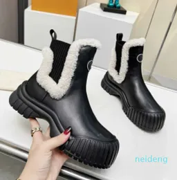 Kurze Plateaustiefel mit weißer Sohle aus Leder und schwarzem Sockenstrick, bequeme, lässige, modische mittelhohe Schuhstiefel mit Originalverpackung