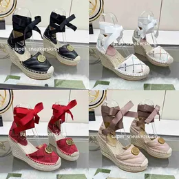 مصمم صنادل إسفين هاي كعب الكعب من منصة الصندل تطريز Sexy Sendals Espadrille Open Open Tee Gules Summer Walk Summer Sandals Size 35-42