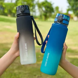 Vattenflaskor 500/600/1000 ml Sports Water Cup Men's Cup Summer Women's Student Water Bottle Portable Plastic Commoning Cup 230428