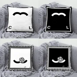 デザイナーラグジュアリーレターピロー高品質の寝具ホームルーム装飾枕カバーカウチチェア黒と白の車マルチサイズ男性女性カジュアル枕