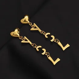 Lüks kalp cazibesi sallangılar moda kadınlar aile hediyeleri küpe tasarımcısı bahar kız takı doğum günü parti küpe 18k altın mektup mücevher toptan
