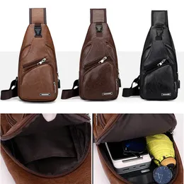 Pacotes de molduras externas homens esportam bolsa de peito vintage pU zipper aberto crossbody com orifícios de fone de ouvido casual masculino 230427