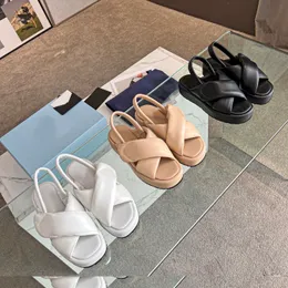 Designersandaler Dam Plattform Sandal Cross Fritidstofflor Sommar Klassiska Rom Skor Läderrutschbanor Strandrutschbana Svart Vit Komfort Platt Tofflor med låda