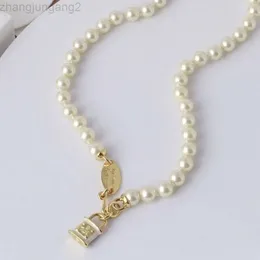 Designer Viviene Westwoods Ny Viviennewestwood Empress Dowager Harts Lacker Stereoskopiskt lås Head Pearl Saturn Necklace Ins Ladies Beded Chain Chain