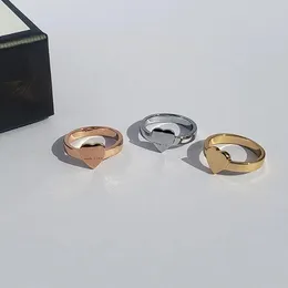Klassischer Liebesring für Herren, Designer-Ring, Liebesringe für Frauen, Geisterschädel, luxuriöser Ring, plattierter Vintage-Silberbuchstabe, modische Box