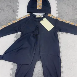 2023Designer Baby Onesie, Bib Burp Clothing Zestaw Baby Rajstopy luksusowy kombinezon bawełniany kombinezon chłopcy i dziewczęta kombinezon dziecięcy kołdra 3pcs Q4