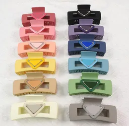 Women P Family Inverted Letter Triangle Clamps Hair Clips Fashion Barrettes Candy Color Girls Hair Jewelry Headdress Accessories Charm Hair Accessory