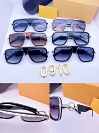 مصمم الأزياء Uxury نظارة شمسية رسائل طباعة عدسة الرجال والنساء الكلاسيكية نظارات شمس كبيرة الإطارات للإناث العصرية في الهواء الطلق ظلال UV400 مع Cases0910