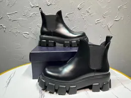 Stivali Monolith da uomo Stivaletti Chelsea di lusso in pelle spazzolata firmati Scarpe in pelle di vitello Stivali da donna Derby Re-Nylon Martin con plateau e triangolo