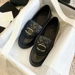 Mocassim 2023 outono moda anel de couro all-match sapatos pequenos de couro feminino de alta qualidade sapato único fivela de metal preto