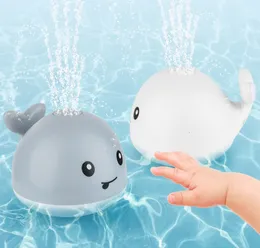 Bath Toys induktiv vattensprayboll Baby Shower Light Music Toy Whale Summer 230427