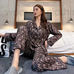 Designer di indumenti da notte da donna 2023 Nuovi pigiami da donna Primavera e autunno Stile caffè Colore di alta qualità Seta del ghiaccio Pantaloni a maniche lunghe da donna Home Fury Autunno