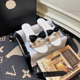 Designer Luxury Channel Classic Pantofole Pearl Gemstone Series Flat Shoes Womens Ladies Sandalo Dress Shoe Mocassini estivi Zapatos White