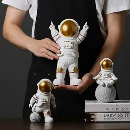 Obiekty dekoracyjne figurki astronauta żywica świąteczna spaceman księżyc rzeźba kosmonaut posągi miniaturowe prezent dla dzieci