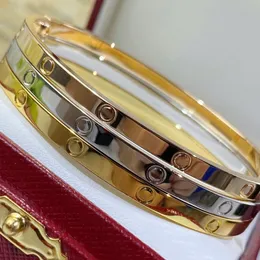 Pulseira de amor de amor fino para mulheres designers de ouro 18k T0P Detalhes são consistentes com o mais alto contador de estilo clássico de estilo clássico 008b