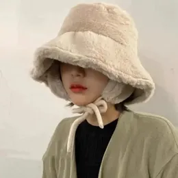 Geniş Kötü Şapkalar Kovan Koreli Kulak Koruması Kadınlar için Sonbahar ve Kış Seyahatleri Çok yönlü sıcak retro düz renkli Peluş Erkek Kapakları 231128