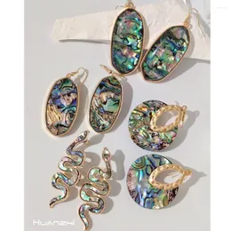 Kolczyki Dangle Huanzhi 2023 Pearl Abalone Shell Geometryczne owalne owalne okrągły wisie w kształcie węża dla kobiet w Europie i biżuterii amerykańskiej