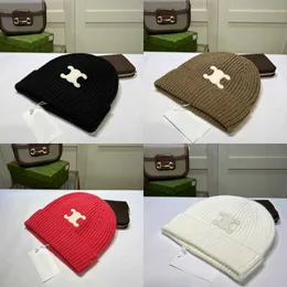 23WF Winter Letters Assorized Clebted Caps for Mens Women Wool Hats Designer Usisex Warm Skull Cap Casquette 7 Colors AAA