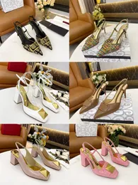2023 Designer Slippers Dames Sandals Huajia's nieuwste Feast Leather Sandals Red Box en Dust Bag Dames Hoge hakken 35-43