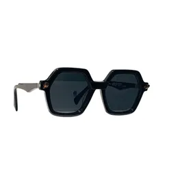 Q8 Hot Mens Luxury Designer Solglasögon för män och kvinnor Womens Retro Eyewear UV400 Protective Lenss Polygon Design Populära glasögon Klassiska modellsolglasögon