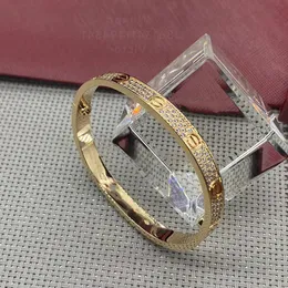 Love Bangl Bangle for Woman Designer para Man Diamond Gold Bated 18K T0P Qualidade Reproduções Oficiais do Estilo Clássico Crystal Luxury 005