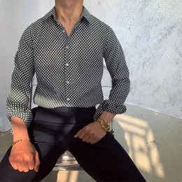 Mäns casual skjortor brittisk stil mens smala långärmad skjorta vänd ner krage singel breasted koreansk mode vintage blus