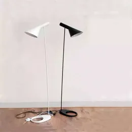 플로어 램프 Arne Jacobsen Floor Lamp 램프 거실 스튜디오 스튜디오 침대 측면 복제 램프 디자이너 스칸디나비아 테이블 램프 흑백 스탠딩 램프 W0428