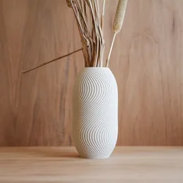 Простая белая ваза тумана была бы идеальной для сухих цветов.