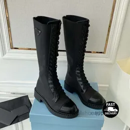 Lyxdesigner Pocket Boots Martin Boot Gummistövlar Knä Snörskor Glansigt Läder Mode Bekväma Casual Varma Booties