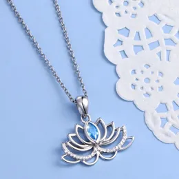 ペンダントネックレスHuitan Blue Cubic Zirconia Lotus Flower Necklace for Luxury Wedding Party記念日