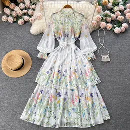 Casual Dresses 2023 Ny vårbanan Floral Holiday Chiffon Dress Women's Flare Sleeve Vintage Print Big Swing Multi-Level Long Dress