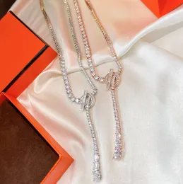 Ожерелье из изо всех сил для женщин -дизайнерская пара Diamond Gold.