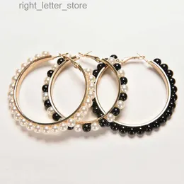 Stud 1 paio nuove donne ragazze gioielli orecchino ad anello orecchino di perla bianco nero con perno in acciaio inossidabile orecchini a cerchio grande YQ231128