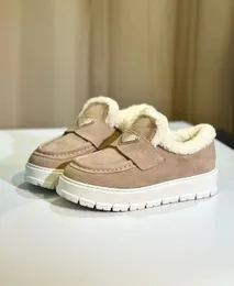 Designer sko män kvinnor avslappnad monolit triangel svart läderskor ökar plattformen sneakers cloudbust classic patent matt loafers tränare storlek 35-41