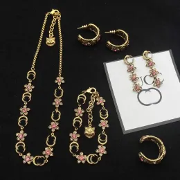 G brand luxury letters designer pendant necklaces retro vintage copper sweet dasiy flower charm necklace bracelets earrings with pink crystal jewelry