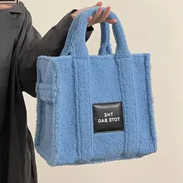 2021 Nuovo Autunno e Inverno Agnello Cashmere Tote Bag Temperamento Carry Borsa a spalla singola attraverso la borsa femminile1758