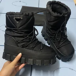 Bottines apres ski en gabardine de nylon noir 2u00 7 dubblure amovible en molleton matelasse logo triangulaire metall sportiga stövlar 35 42