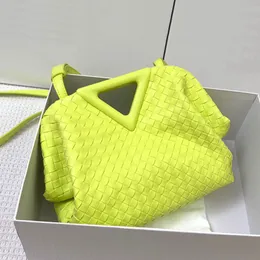 O triângulo bolsa bolsa 5a qualidade clipe crossbody saco de couro genuíno dentro da moda letras tecer tote carteiras simples bolsas femininas