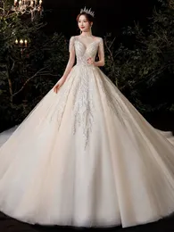 Vestido de noiva do vestido de bola da princesa branca 2023 Vestido brilhante de tamanho brilhante pescoço sexy pescoço longo de trem de luxo vestidos de noiva de lúcios Crystal Beach Bride Robes de Mariee