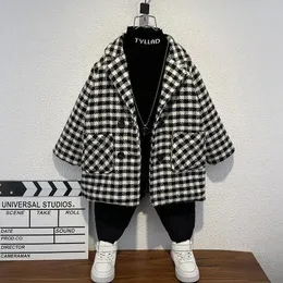 Kurtki Kurtki dla dzieci dla chłopców zima i jesienne ubrania moda odzież wierzchnia 2-12Y Windbreaker Jackets Baby Emewears 231129