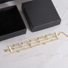 Neueste Version 18K Goldarmband, klassisches Designer-Armband mit dreireihiger Buchstabenkette, hochwertiges Messingmaterial, stilvoller und eleganter Schmuck, Hochzeit, Weihnachten, Geschenke