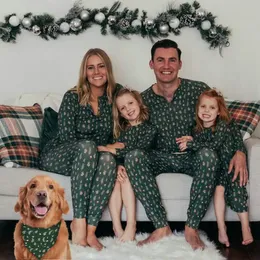 Familjsmatchande kläder julpyjamas hundpar barn baby xmas sömnkläder far mor dotter son pyjamas kläder set 231129