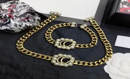 Luksusowy projektant biżuterii damskie naszyjniki złote łańcuchy z gwiazdorską perłową wisiork Naszyjnik i bransoletki garnitur moda JE9071186