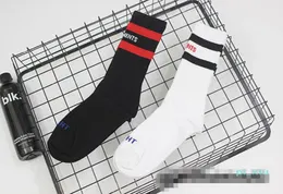 Vetements Socks Mens Socks Teenager Hip Hop Style White Black Long Sockings Letter Embroidery Athletic Leg Warmers Stripe Socks 021301566