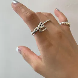 Rings de cluster Silvologia genuína 925 Sterling Silver Irregular Glossy Line Cross para mulheres assimétricas de tecer coreia anel de jóias finas