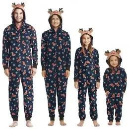 Family Matching Outfits 2023 Christmas Deer Pattern Zipper Jumpsuit Overalls Cartoon Cute Ear Hooded Rompers Xmas Look 231129