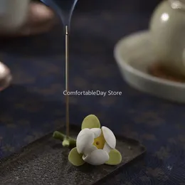 Herbata zwierzaki ręcznie robione porcelanowe figurki zwierzaki białe kwiaty